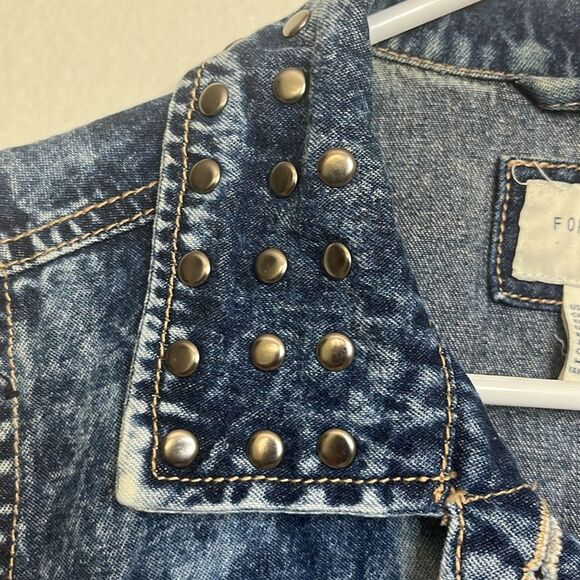 Forever 21 Acid Wash Studded Cropped Denim Vest Sz Small - Picture 5 of 12